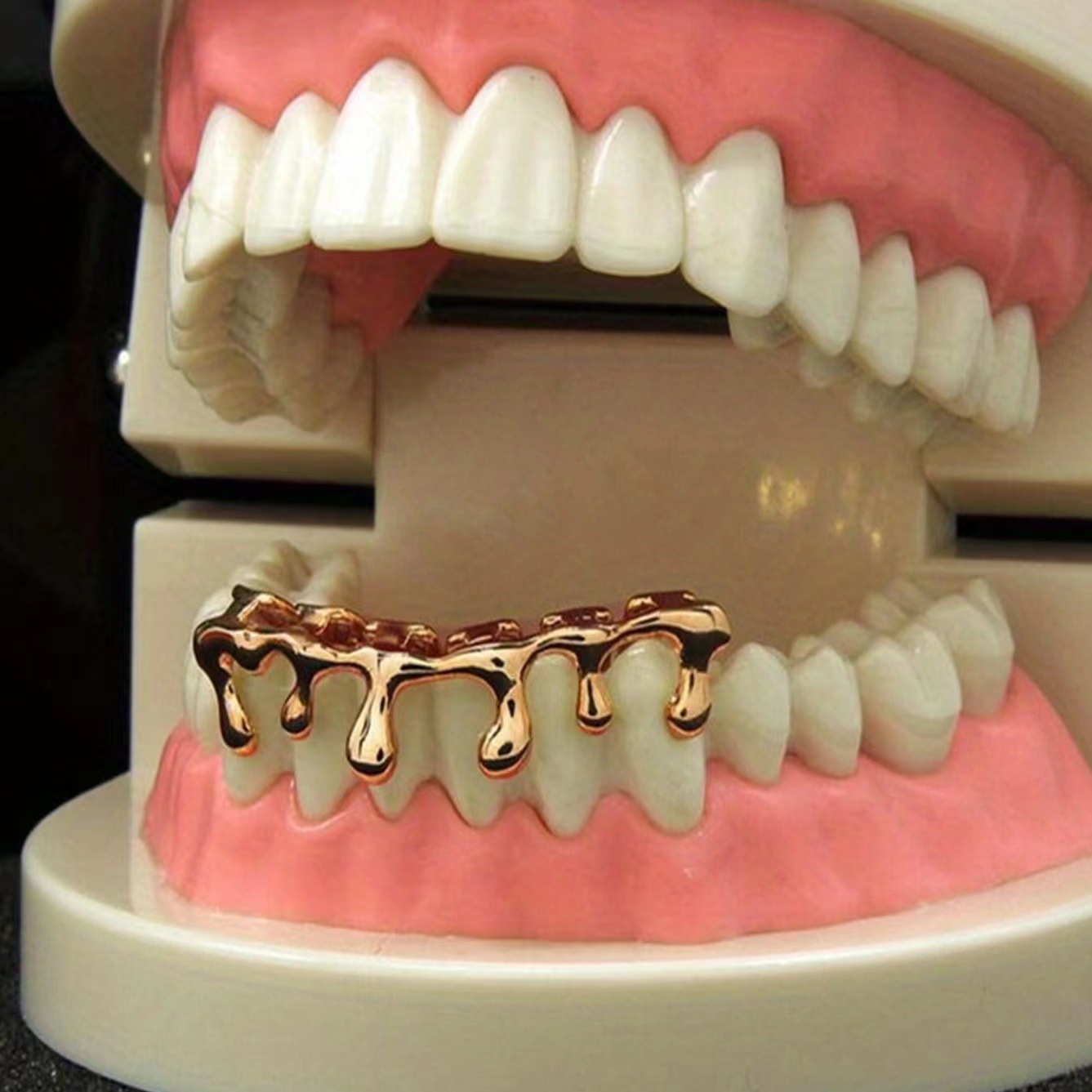 Body Jewelry Europe - Złote ozdoby dentystyczne w stylu hip-hop