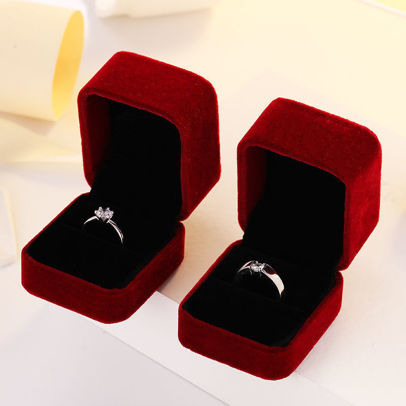 Kwadratowe Czerwone Aksamitne  – Body Jewelry Display recenzja i cena