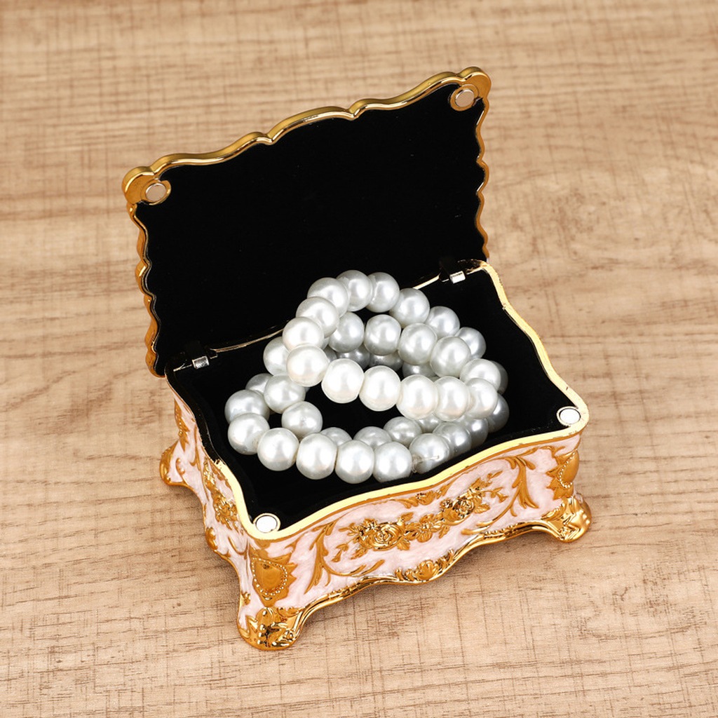 Vintage'owa europejska szkatuł – Body Jewelry Display recenzja i cena